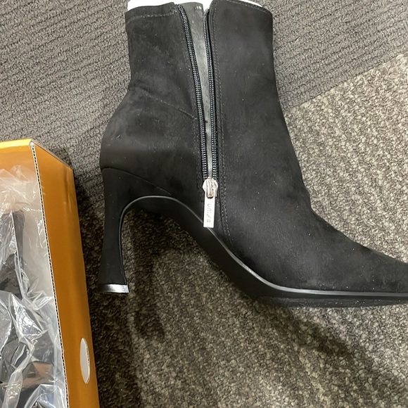 Unisa-black suede 3 1/2 heels boots…super cute for a night out. 8 1/2 or 9 size. - Picture 4 of 8
